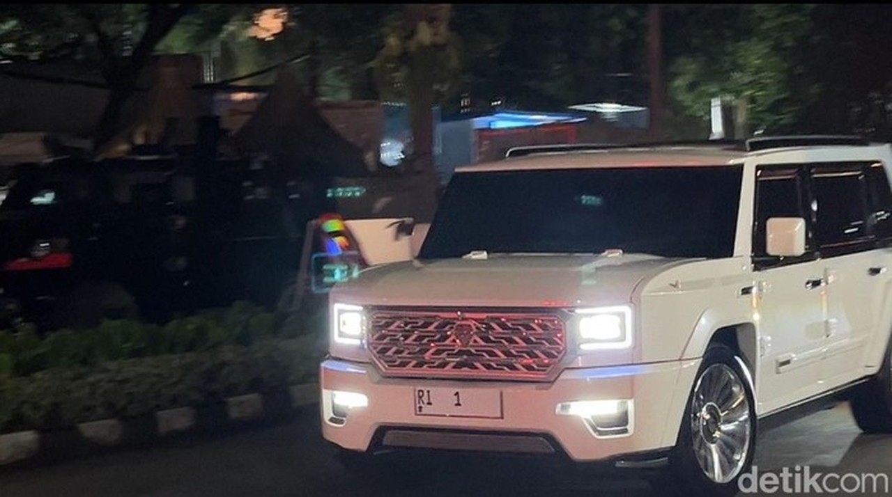 Syukuran HUT Ke-18 Gerindra: Prabowo Subianto Tiba di Kediaman Pribadi Kertanegara