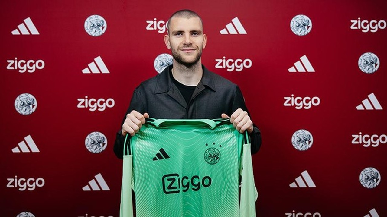 Maarten Paes Terganjal Izin Kerja, Debut di Ajax Melawan AZ Alkmaar Terancam Batal Maarten Paes Terganjal Izin Kerja, Debut di Ajax Melawan AZ Alkmaar Terancam Batal