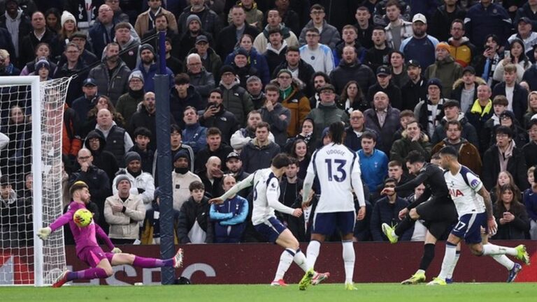 Babak Pertama Liga Inggris: Manchester City Ungguli Tottenham Hotspur 2-0 Berkat Gol Cherki dan Semenyo