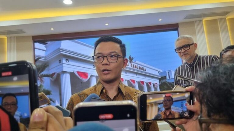 Atribut Partai Gerindra di Jalanan Ganggu Pengguna Jalan, Sekjen Minta Maaf dan Segera Dicabut