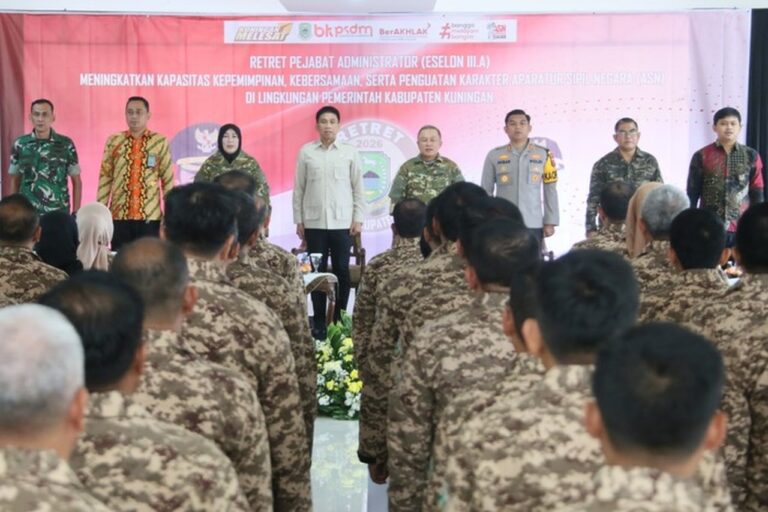 Wamendagri Akhmad Wiyagus Tekankan Sinergi Pusat-Daerah dalam Retret Pejabat Kuningan