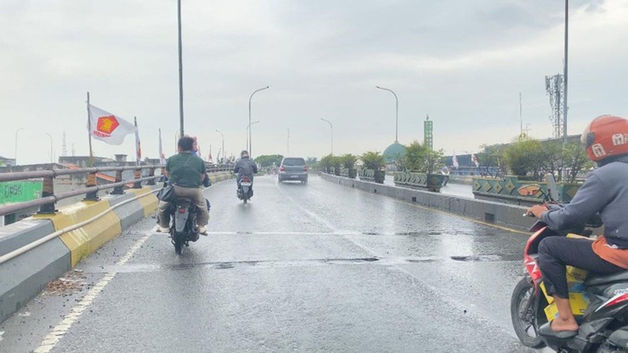 Lubang Menganga di Flyover Ciputat Sebabkan Pengendara Motor Terjatuh, 43 Titik Ditemukan