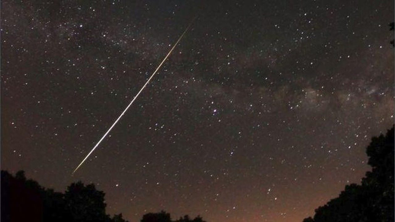 Puncak Hujan Meteor Alpha Centaurid 8 Februari 2026: Panduan Menyaksikan dari Indonesia