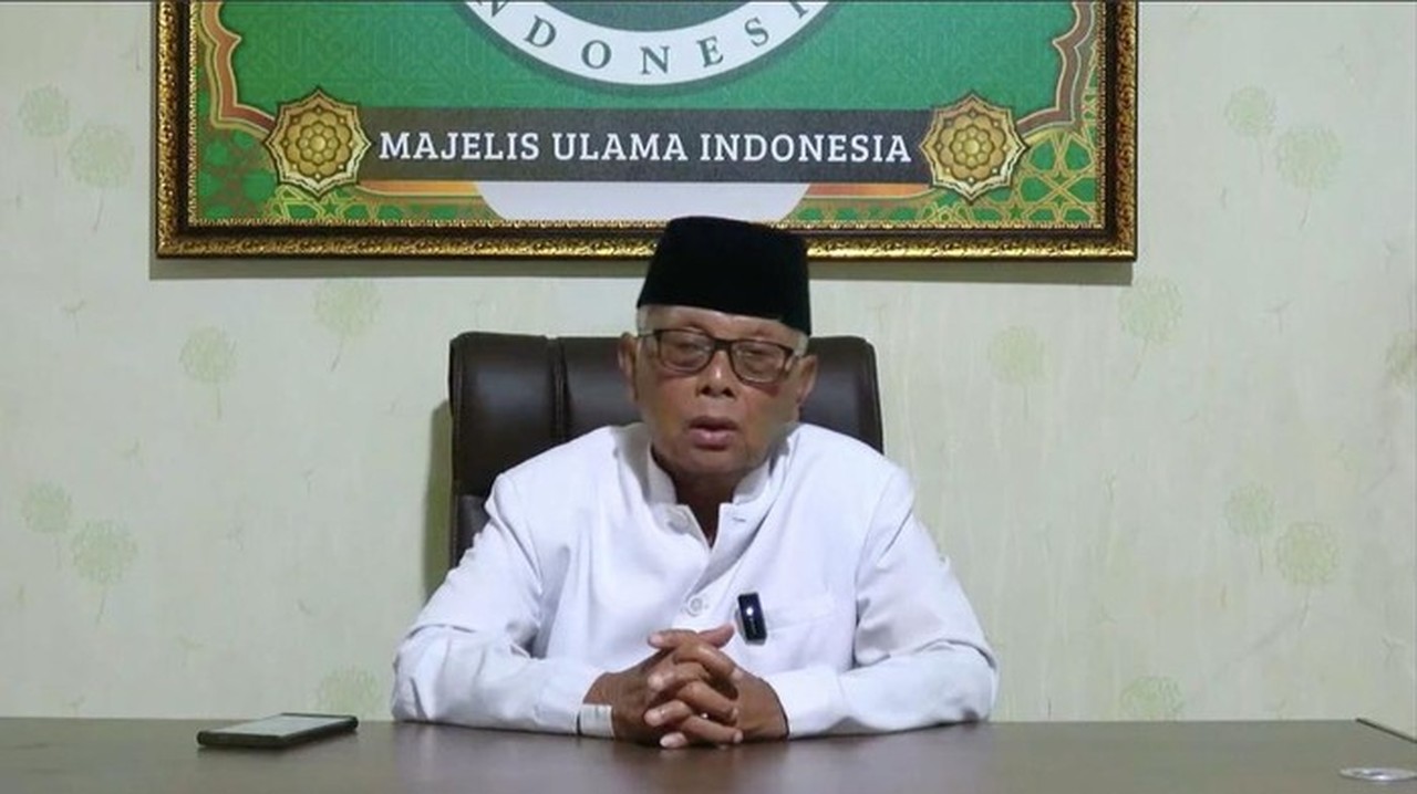 Ketum MUI KH Anwar Iskandar Ajak Umat Muhasabah Diri Pasca Serangkaian Bencana di Indonesia
