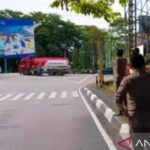 Satpol PP Banjarmasin Tertibkan Baliho dan Reklame Pasca Sorotan Presiden Prabowo