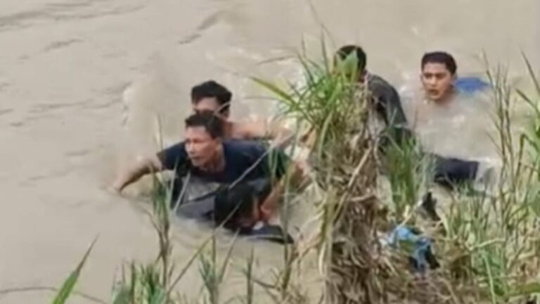 Tiga Warga Kendal Hanyut Saat Arung Jeram Pakai Ban, Dua Selamat, Satu Hilang