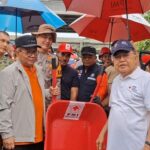 Pramono Anung dan Jusuf Kalla Bersama Warga Gelar Kerja Bakti ‘Jaga Jakarta Bersih’ di Cipinang Melayu