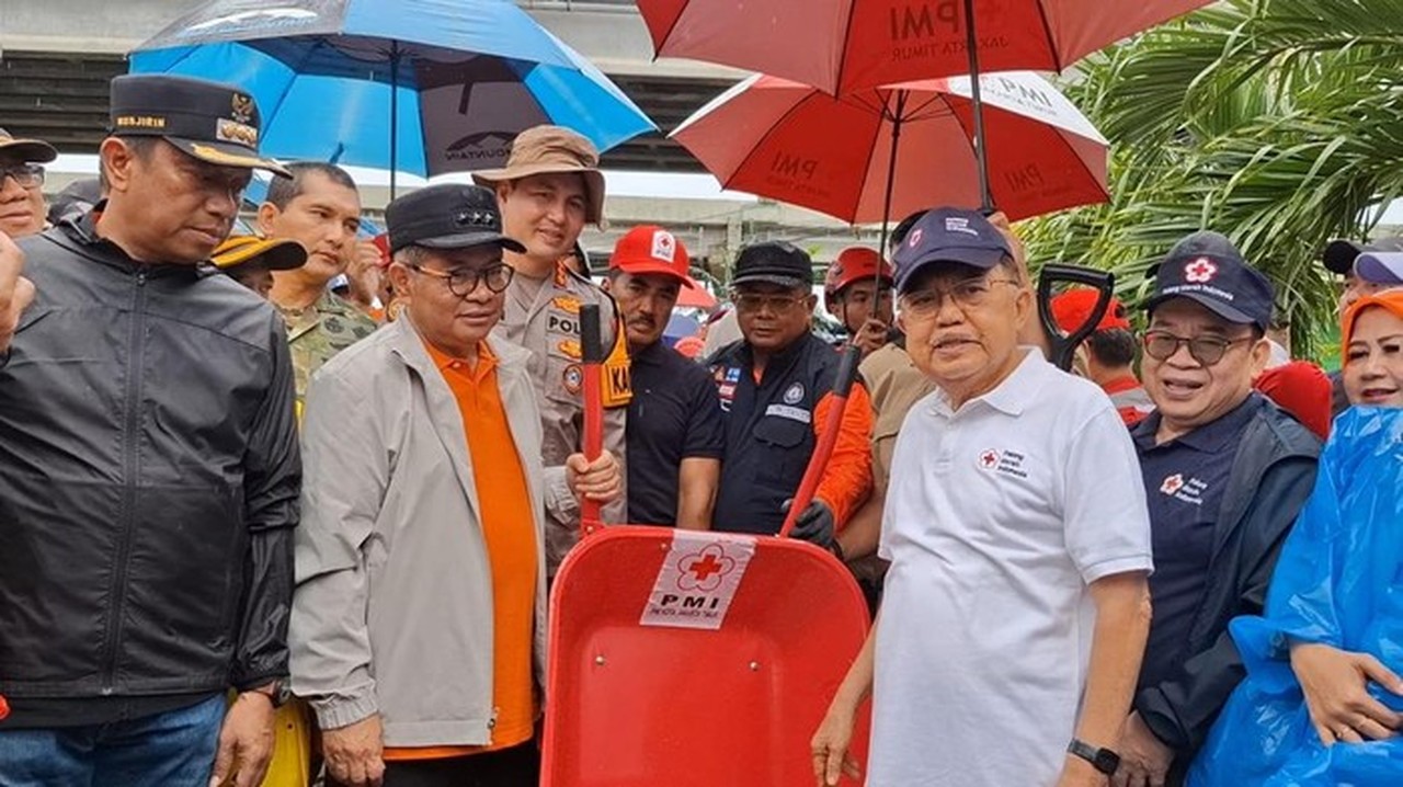 Pramono Anung dan Jusuf Kalla Bersama Warga Gelar Kerja Bakti ‘Jaga Jakarta Bersih’ di Cipinang Melayu