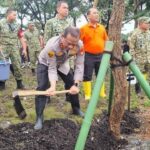 Kapolda Metro Jaya dan Pangdam Jaya Pimpin Aksi Bersih-bersih Danau Sunter Ikuti Instruksi Presiden