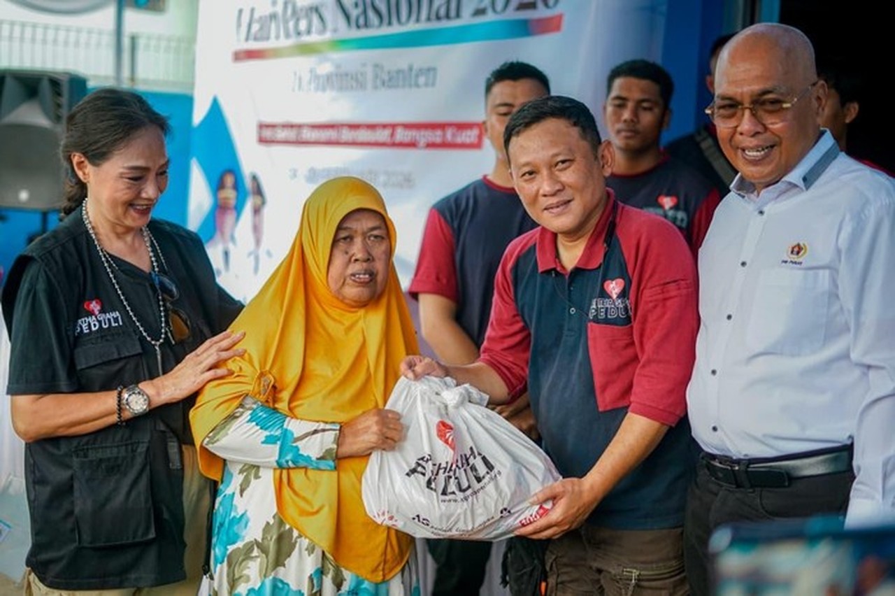 PWI Pusat dan Artha Graha Peduli Salurkan 3.000 Paket Sembako di Banten Rayakan HPN 2026