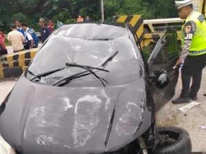 Sedan Honda City Terbalik di Tol Jagorawi Akibat Diduga Mengantuk, Dua Luka Ringan