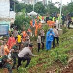 TNI-Polri Kerahkan 800 Personel Bersih-bersih Kawasan Rawajati Jakarta Selatan