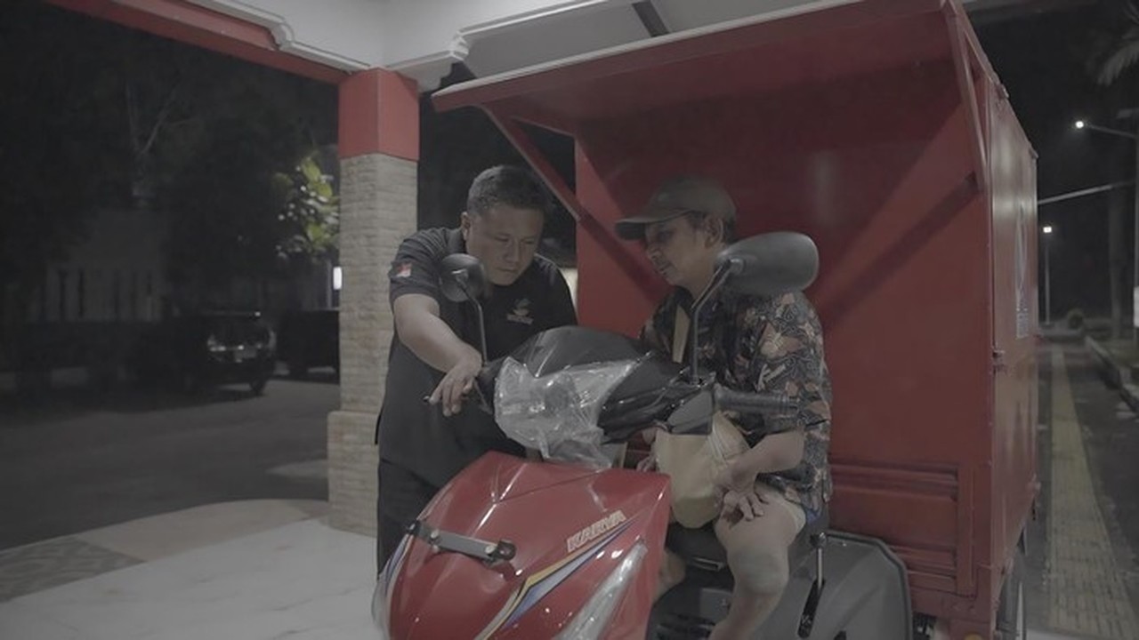 Kemensos Beri Motor Roda Tiga, Tukang Servis Elektronik Wak Keple Sambung Hidup
