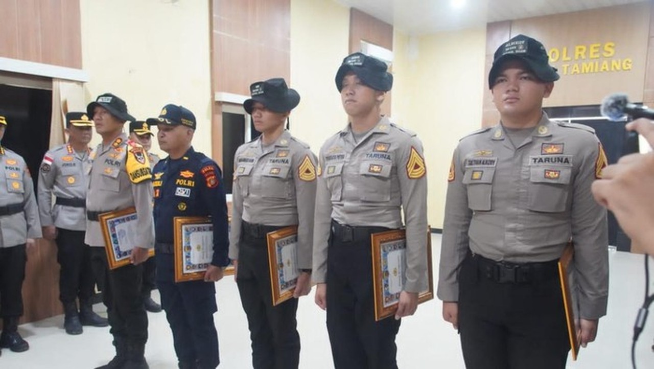 Taruna Akpol Diberi Penghargaan Usai Selamatkan Remaja Hanyut di Aceh Tamiang