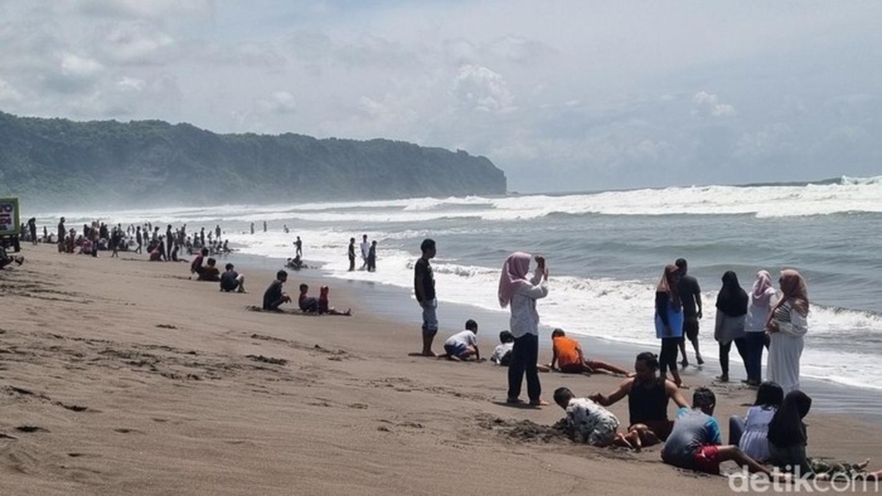 Pria Larang Wisatawan Foto di Parangtritis, Pemkab Bantul: Siapapun Boleh Ambil Gambar