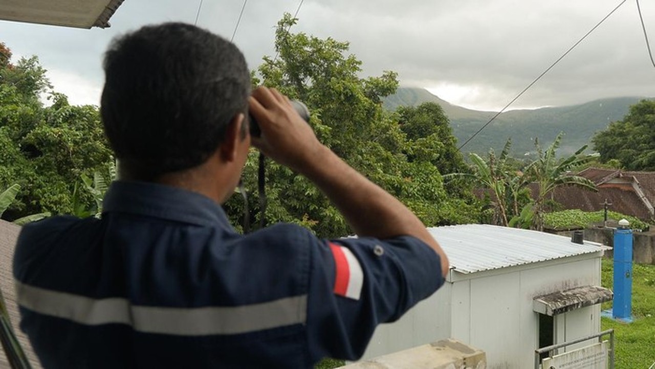 Status Waspada Gunung Lokon di Sulawesi Utara, Warga Diimbau Jauhi Radius 2,5 Km