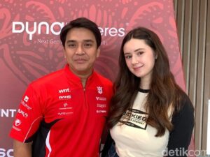 Billy Syahputra Turun ke Meja Biliar Internasional, Istri Vika Kolesnaya Beri Dukungan Penuh