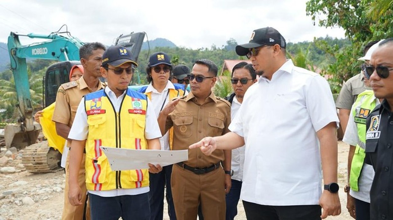 Andre Rosiade Pastikan Pembangunan Jembatan Gantung Koto Rawang Pesisir Selatan Aman