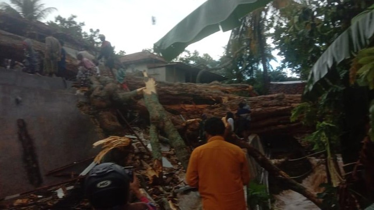 Foto: Angin Puting Beliung Di Sumenep, Jawa Timur. (dok. Istimewa)