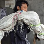 Pria Pemanggul Karung di Jakbar Viral Dikira Bawa Mayat, Ternyata Isi Biawak