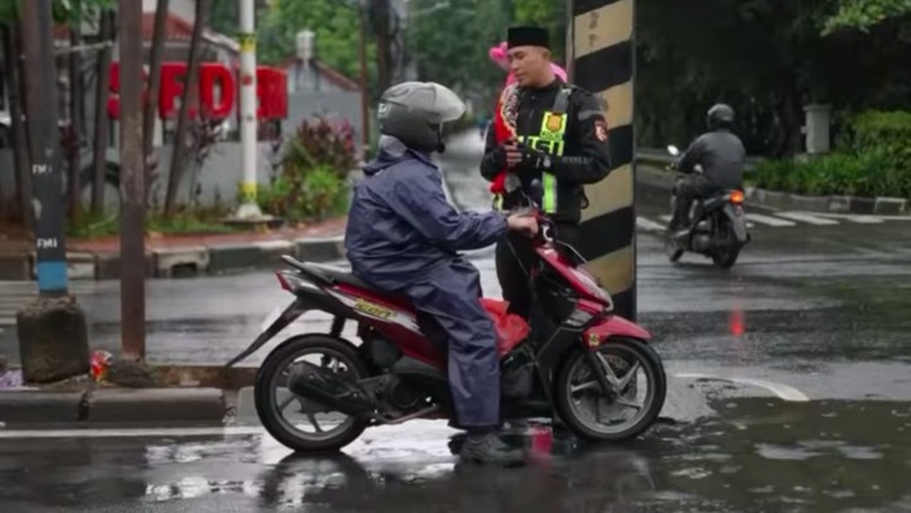 Polisi Lebak Bulus Coba Beragam Cara Atasi Pemotor Lawan Arah, Termasuk Pendekatan Religi Polisi Lebak Bulus Coba Beragam Cara Atasi Pemotor Lawan Arah, Termasuk Pendekatan Religi