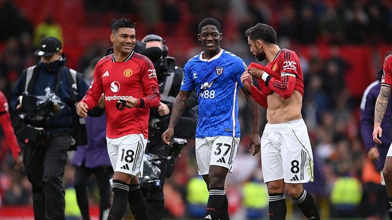 Michael Carrick Ubah Nasib 3 Gelandang MU, Mainoo hingga Casemiro Bersinar