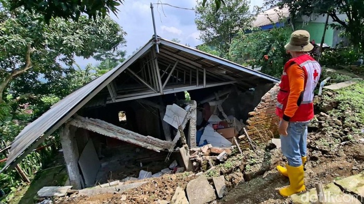 Tanah Gerak di Tegal: 464 Rumah Rusak, 2.460 Warga Terpaksa Mengungsi
