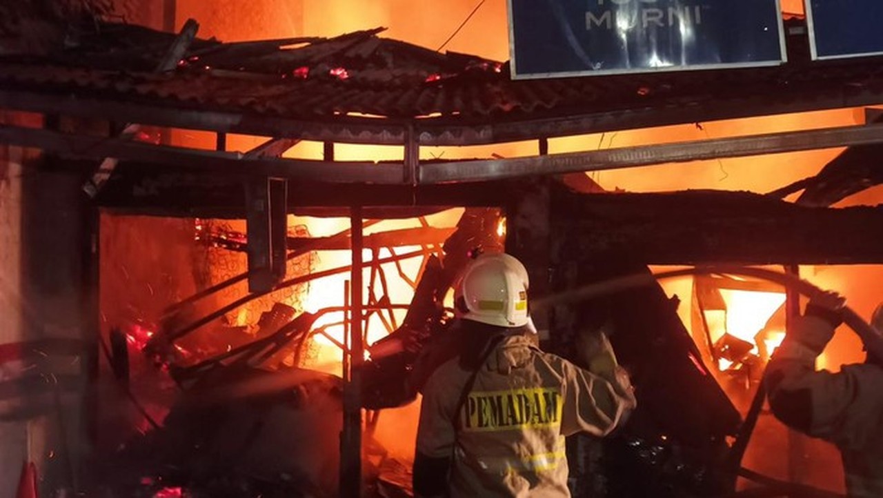 Kebakaran Hebat di Bangka Jaksel: 16 Rumah Ludes, Kerugian Tembus Rp 2,9 Miliar