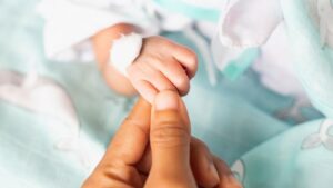 Sejoli Tinggalkan Bayi Baru Lahir di Apartemen Bekasi, Ditemukan Berlumur Darah