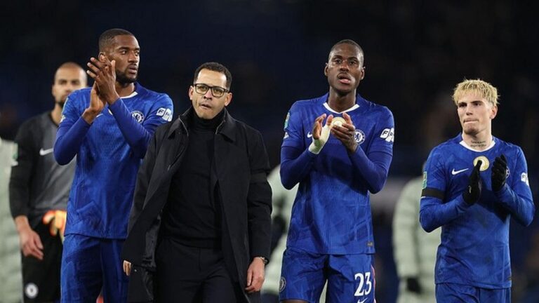 Liam Rosenior Cuek Diolok Media Sosial, Akui Keluarga Terganggu