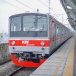 Gerbong KRL Jakarta-Bogor Keluarkan Asap, Ribuan Penumpang Terjebak Macet