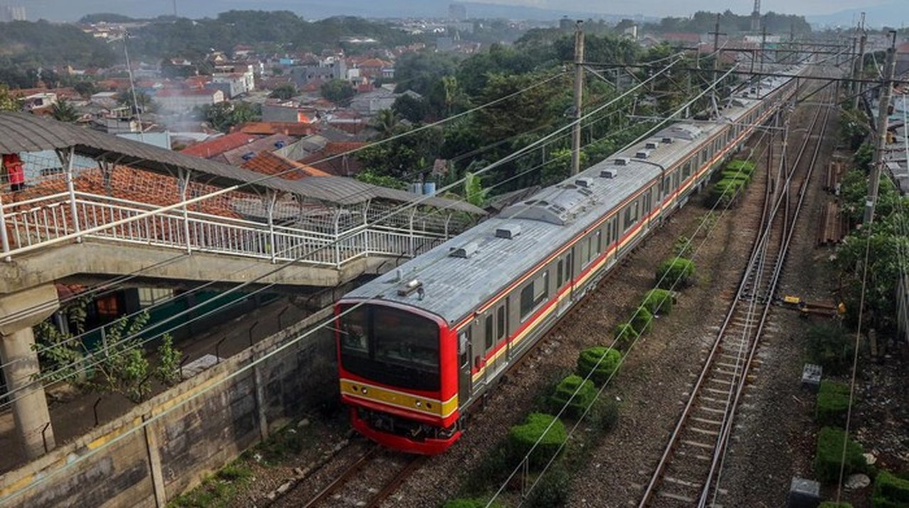 Gangguan KRL Jakarta-Bogor: Kereta Hanya Berhenti di Depok Akibat Asap
