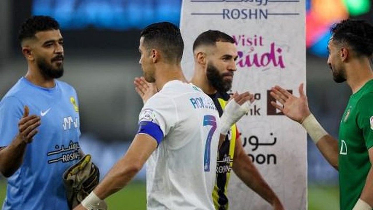 Cristiano Ronaldo Dikabarkan Mogok Main di Al Nassr Akibat Lelucon Gaji dan Trofi dari Karim Benzema