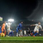 Chelsea Keok di Kandang: Comeback Leeds United Paksa Liam Rosenior Frustrasi