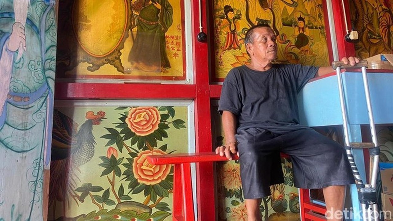 Kisah Slamet: Muslim 74 Tahun Penjaga Kelenteng Terapung di Laut Kalbar