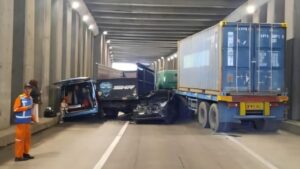 Kecelakaan Beruntun 7 Kendaraan di Underpass Tol Jagorawi, Arus Lalu Lintas Sempat Tertutup Total