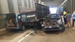 Truk Kecepatan Tinggi Picu Tabrakan Beruntun 7 Kendaraan di Underpass Jagorawi