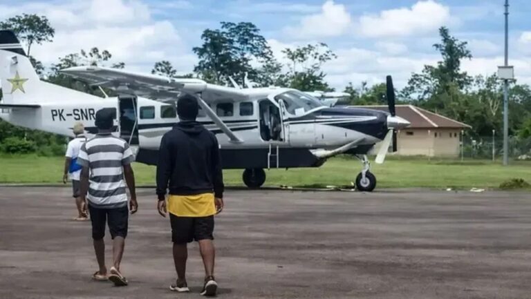 Pesawat Smart Air Ditembaki di Papua, Pilot dan Kopilot Tewas Saat Berusaha Lari ke Hutan