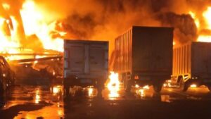 9 Jam Pemadam Berjibaku, Api Pabrik Cat di Cikupa Tangerang Akhirnya Berhasil Dipadamkan