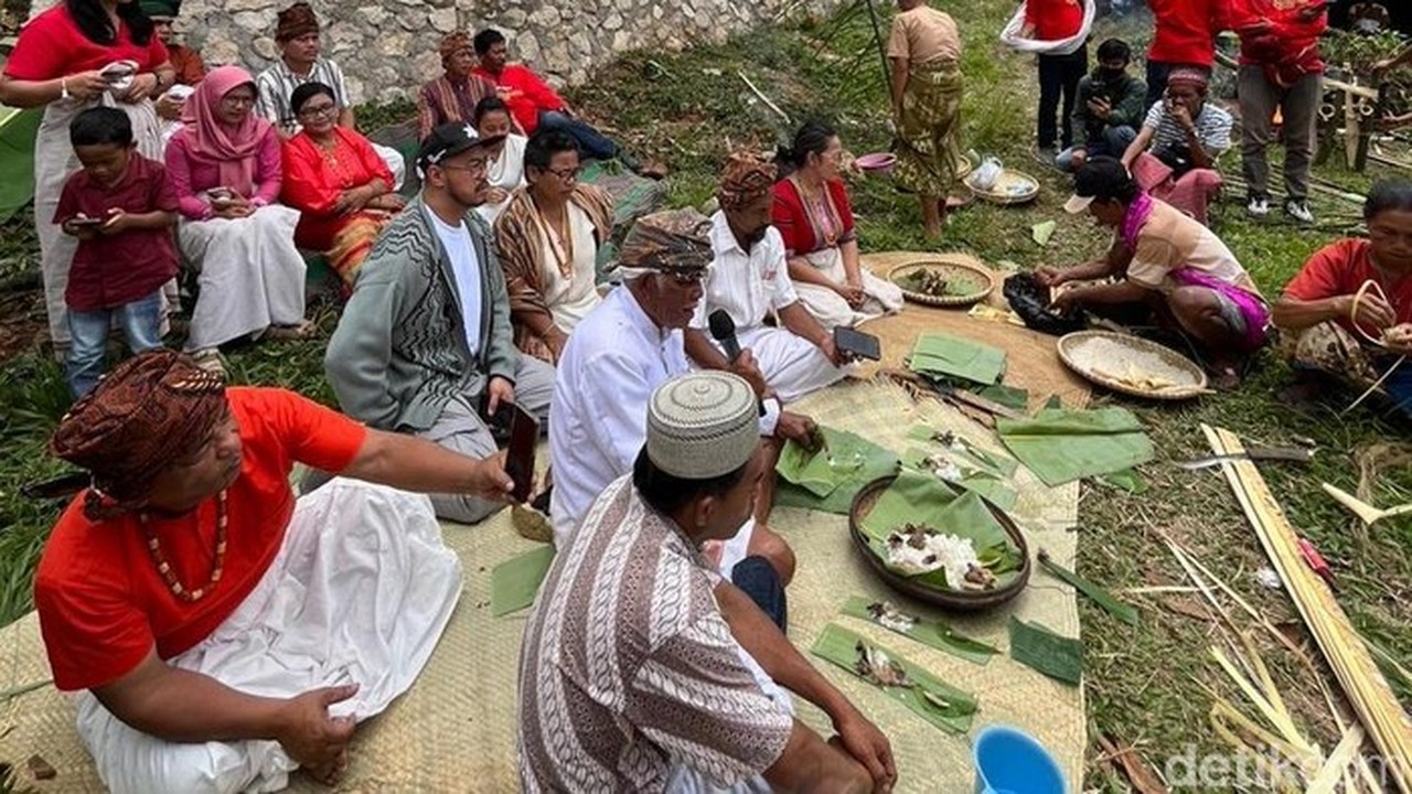 Pandji Pragiwaksono Jalani Ritual Adat Toraja, Santap Hidangan Persembahan Usai Denda