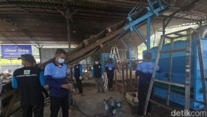 Menteri Imigrasi Kagum: Mesin Pengolah Sampah di Nusakambangan Dirakit Narapidana