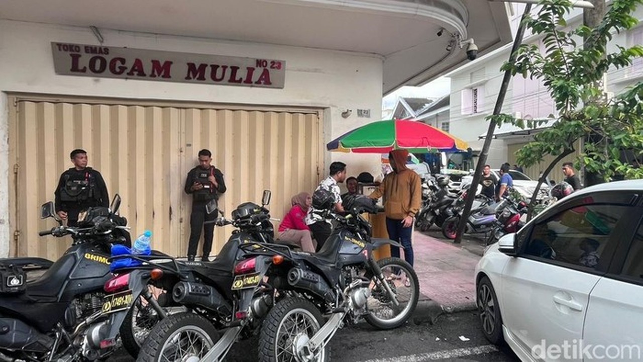 Emak-emak di Makassar Bakar Toko Emas Pakai Bom Molotov Setelah Pura-pura Berbelanja Emak-emak di Makassar Bakar Toko Emas Pakai Bom Molotov Setelah Pura-pura Berbelanja