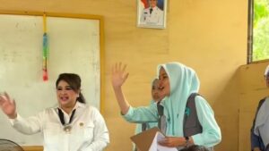 Guru SDN di Sumbar Salah Sebut Nama Kementerian, Istri Menkumham Evi Celiyanti Beri Respons Santai
