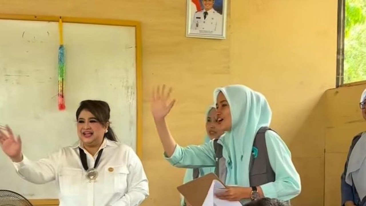 Guru SDN di Sumbar Salah Sebut Nama Kementerian, Istri Menkumham Evi Celiyanti Beri Respons Santai