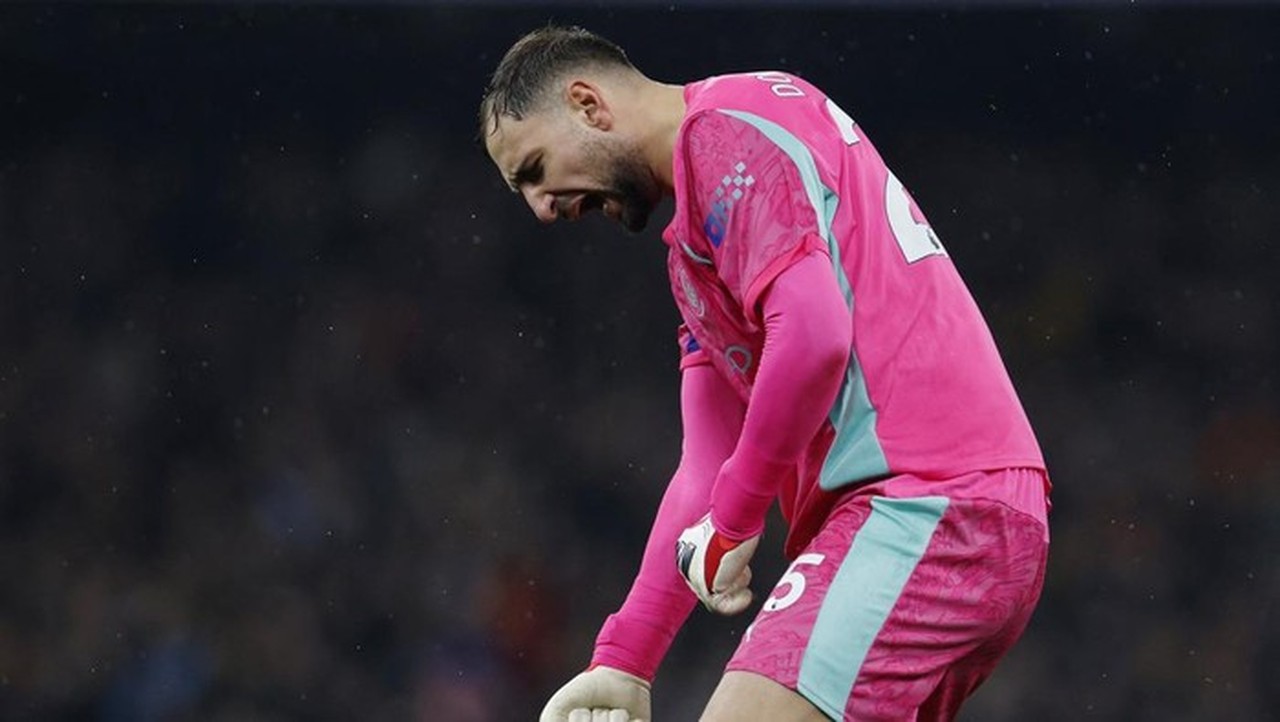 David Seaman Kritik Gianluigi Donnarumma: Rayakan Penyelamatan yang Benar-Benar Berarti