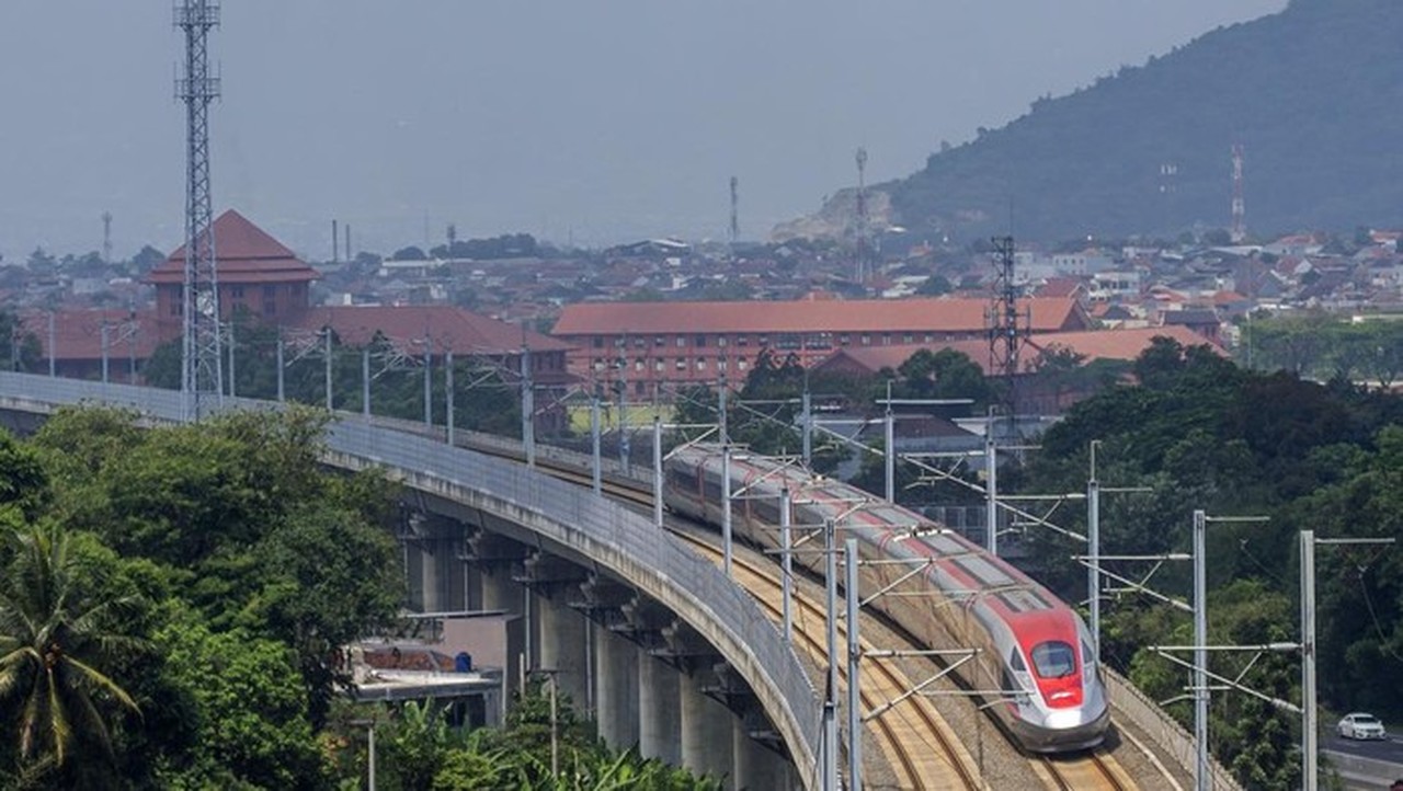 Kabel SUTT Melintang, Jadwal Kereta Cepat Whoosh Dipangkas 22 Hari