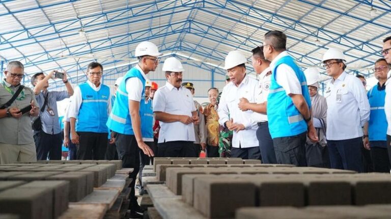 Narapidana Lapas Tangerang Sulap Limbah PLTU Jadi Paving Block Bernilai Ekonomi