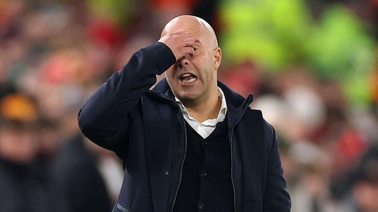 Arne Slot Akui Terancam Dipecat Liverpool Jika Gagal Lolos ke Liga Champions