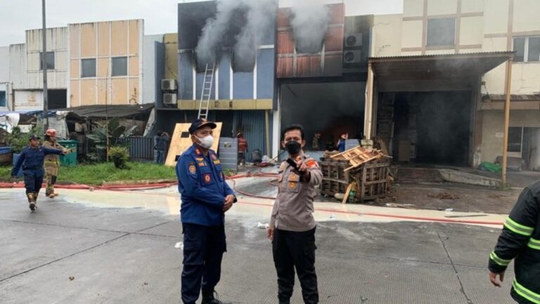 Pabrik Pestisida Terbakar, Polisi Tangsel Selidiki Dugaan Pencemaran Sungai Cisadane