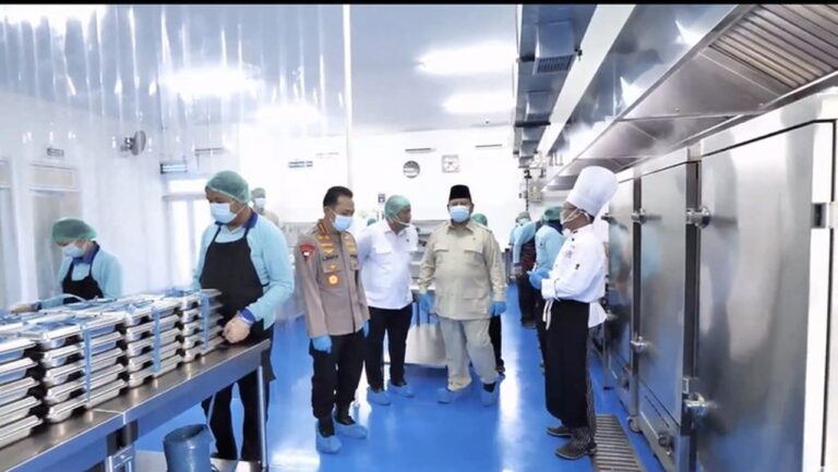 Prabowo Akan Beri Bintang Mahaputera untuk Kapolri Listyo Sigit atas Dukungan Program Makan Bergizi Gratis